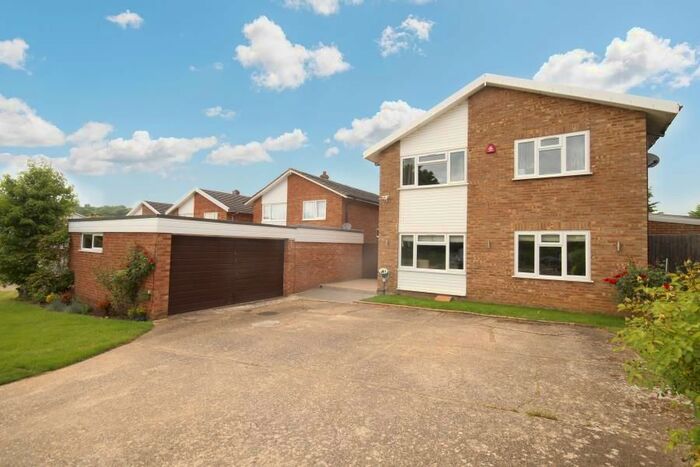 4 Bedroom Detached House To Rent In Scot Grove, Pinner, HA5