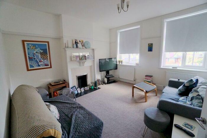 2 Bedroom Flat To Rent In Winchmore Hill, N21