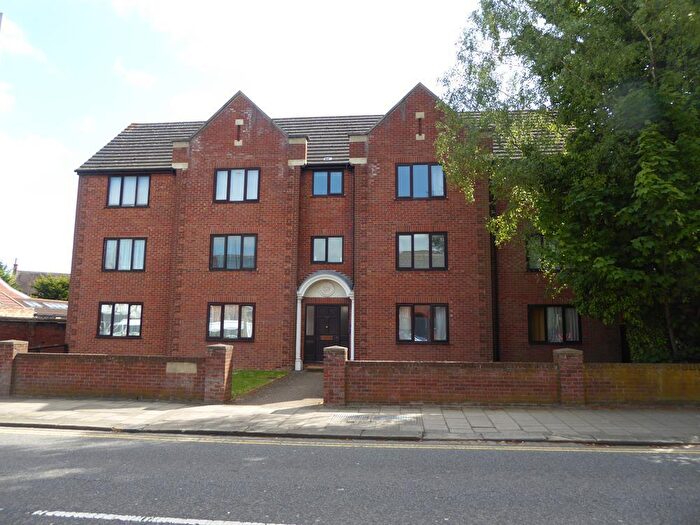 Apartment To Rent In Beaumont House, Shakespeare Road, MK40
