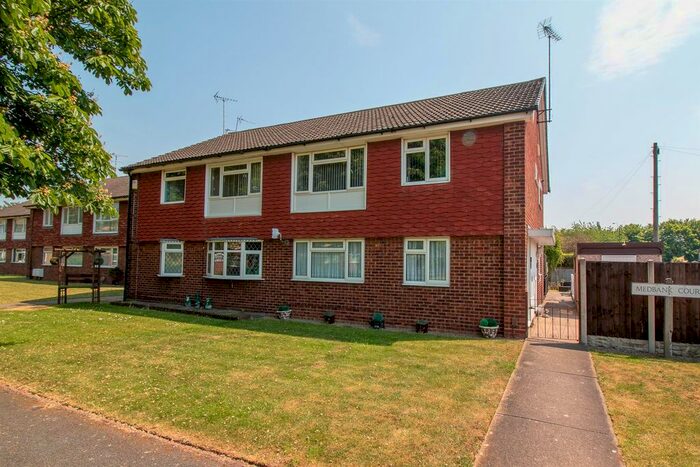 2 Bedroom Maisonette To Rent In Medbank Court, Silverdale, Nottingham, NG11