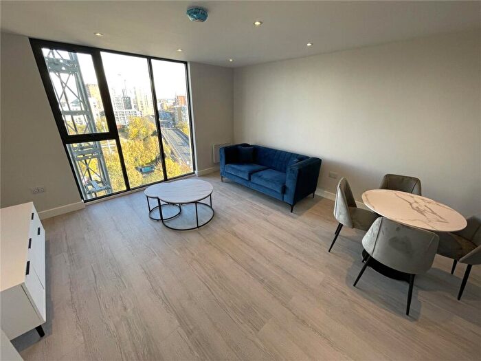 1 Bedroom Flat To Rent In Oldfield Road, Salford, Greater Manchester, M5