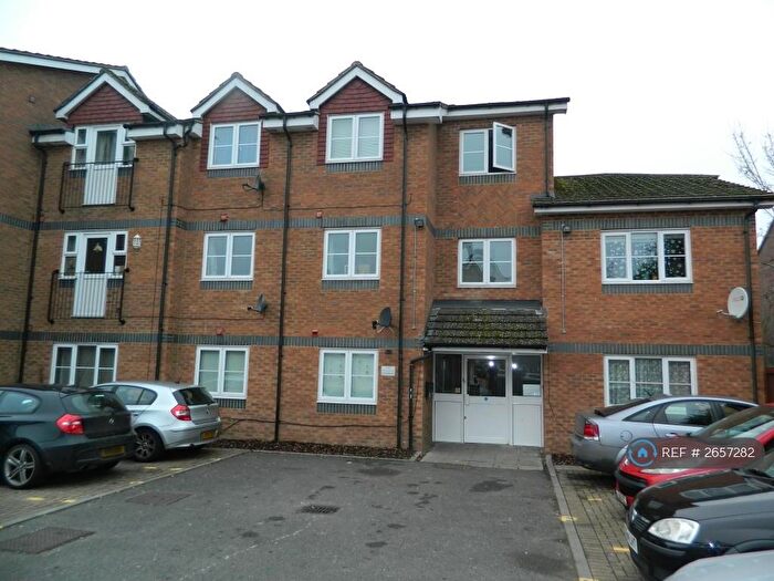 2 Bedroom Flat To Rent In Ground Floor, Slough, SL2