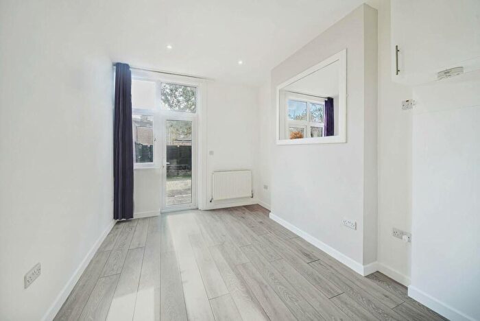 1 Bedroom Flat To Rent In Welldon Crescent, Harrow On The Hill, Harrow, HA1