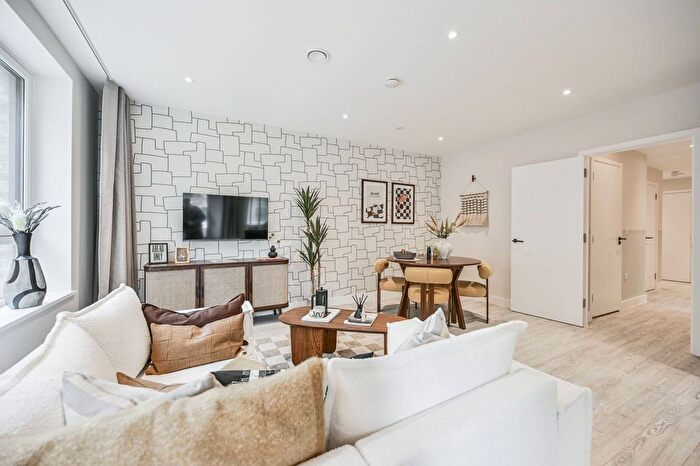 2 Bedroom Flat For Sale In North Gate Park, Harringay, London, N15