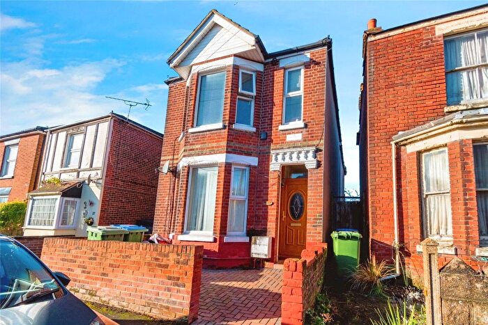 3 Bedroom Detached House For Sale In Eastfield Road, Southampton, Hampshire, SO17