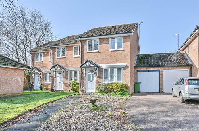 2 Bedroom End Of Terrace House For Sale In Wendover Gardens, Brentwood, CM13