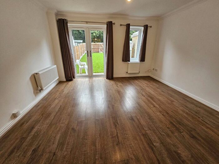 2 Bedroom Property To Rent In Balmoral Road, Abbots Langley, WD5