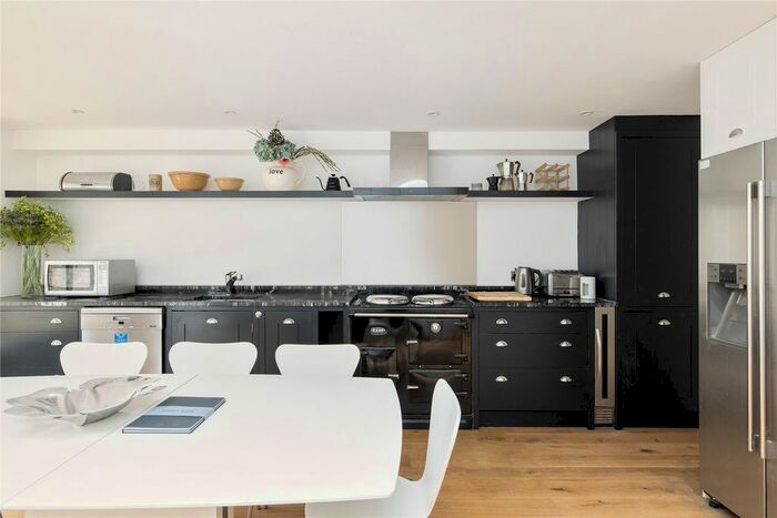 3 Bedroom Terraced House To Rent In Treadgold Street, Notting Hill, W11