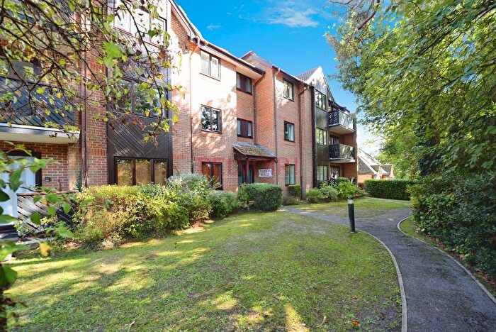2 Bedroom Flat For Sale In Hursley Road, Chandler's Ford, SO53