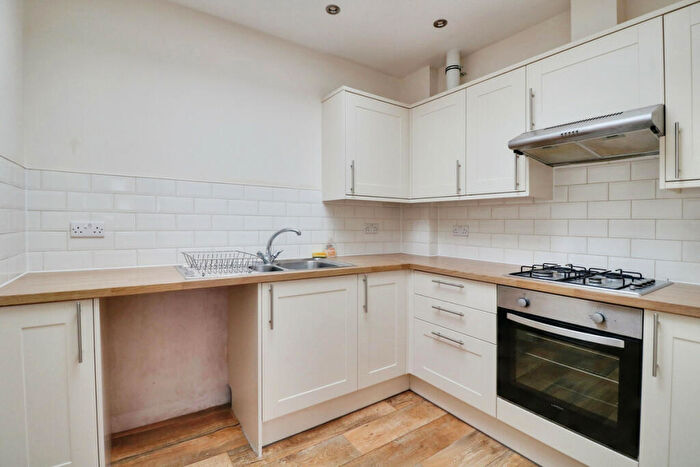 2 Bedroom Flat To Rent In Hamlet Court Road, Westcliff On Sea, SS0