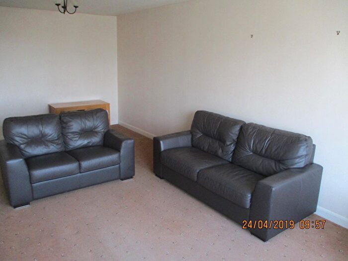 2 Bedroom Flat To Rent In Gordon Street, Top Floor Left, Aberdeen, AB11