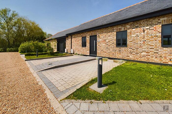 2 Bedroom Bungalow For Sale In Dennises Lane, South Ockendon, RM15