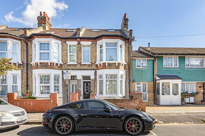 5 Bedroom Terraced House For Sale In Salcombe Road, Walthamstow, London, E17