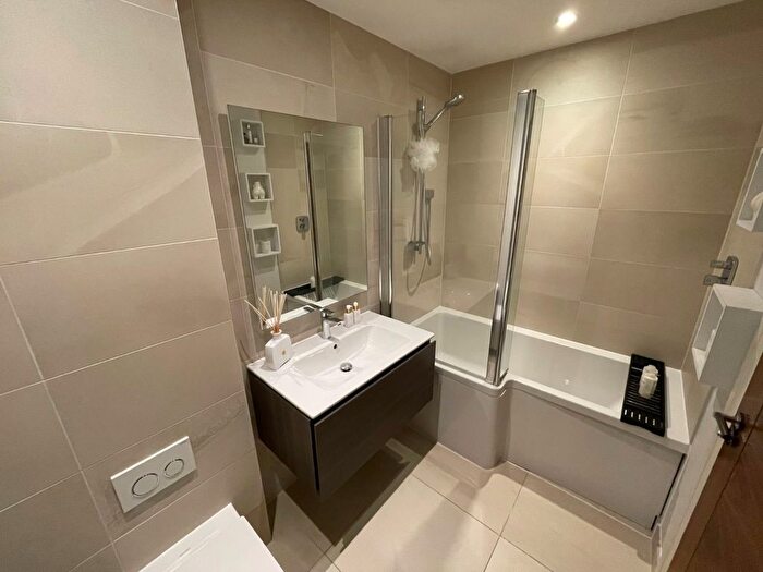2 Bedroom Flat To Rent In Dee Hills Park, Chester, Cheshire, CH3