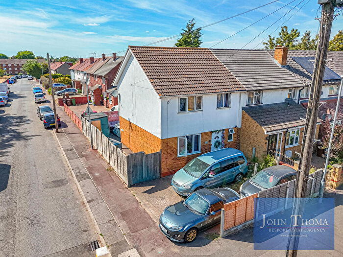 3 Bedroom End Of Terrace House For Sale In Padnall Road, Chadwell Heath, Barking And Dagenham, RM6