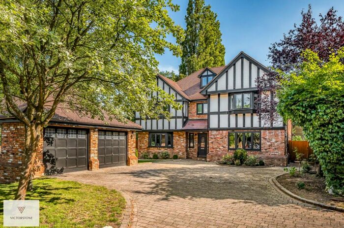 6 Bedroom Detached House To Rent In Lynford Close, Barnet, Hertfordshire, EN5