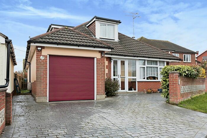 4 Bedroom Bungalow For Sale In Stonehenge Road, Durrington, Salisbury, SP4