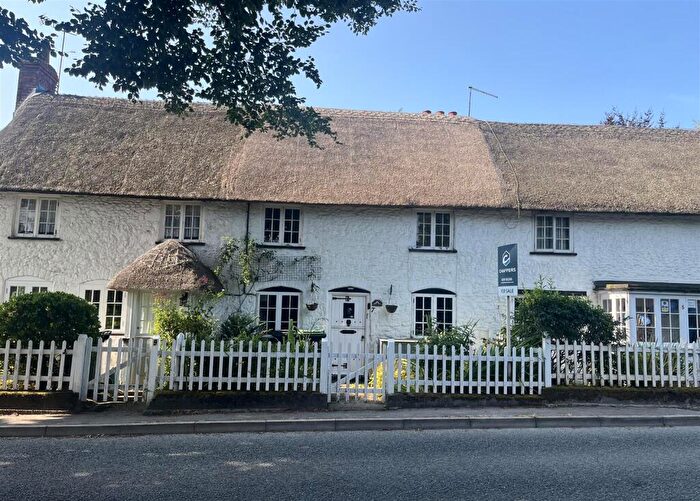 2 Bedroom Cottage For Sale In Salisbury Road, Shaftesbury, SP7