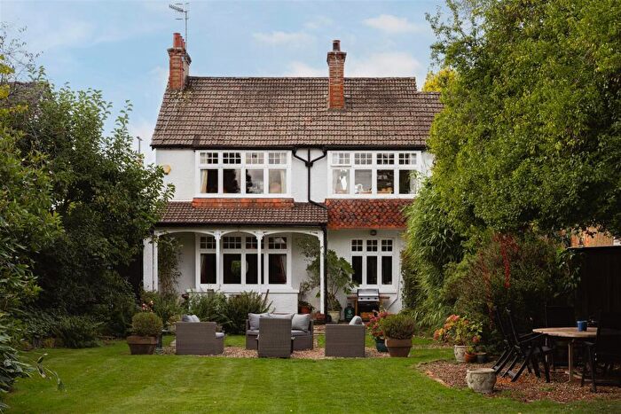 4 Bedroom Detached House For Sale In Deepdene Avenue, Dorking, RH4