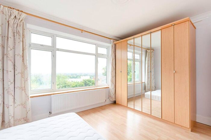 2 Bedroom Flat To Rent In South Norwood Hill, South Norwood, London, SE25