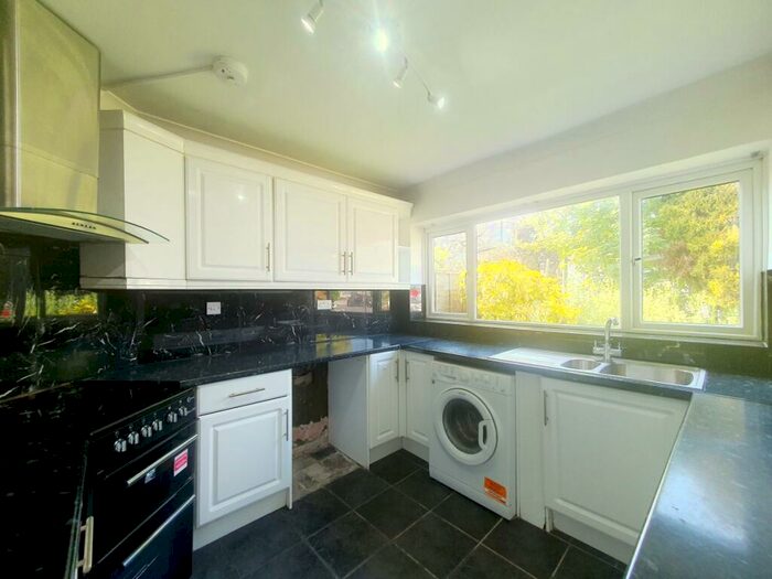 4 Bedroom Semi-Detached House To Rent In Cat Hill, Barnet, EN4