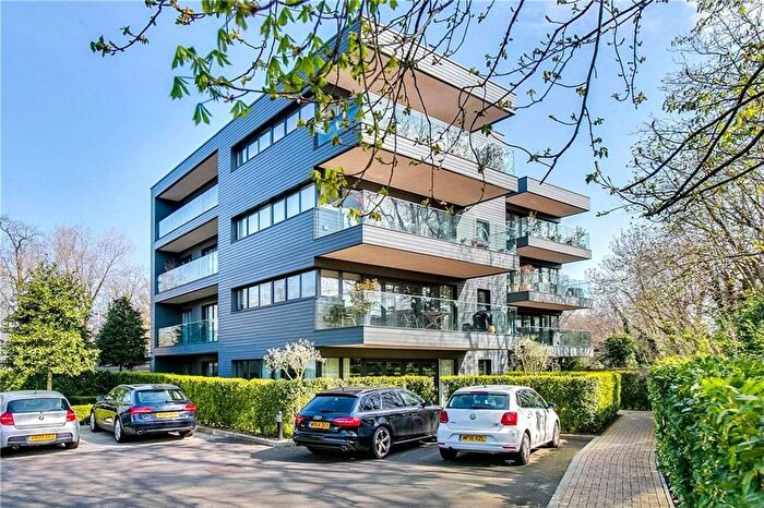 2 Bedroom Flat To Rent In Halcyon Close, London, SW13