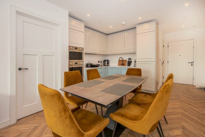 2 Bedroom Apartment To Rent In Wheatfield Way Kington Upon Thames, KT1