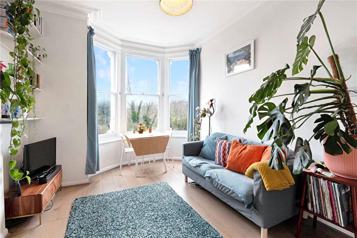 2 Bedroom Flat For Sale In Underhill Road, East Dulwich, London, SE22