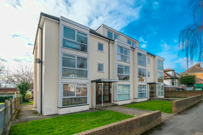 1 Bedroom Flat To Rent In Grove Hill, London E18