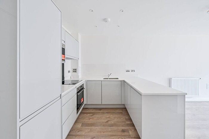 1 Bedroom Flat To Rent In Dock, Woolwich, London, SE28