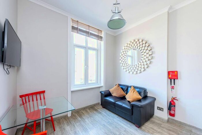 1 Bedroom Flat To Rent In Earls Court, Earls Court, London, SW5