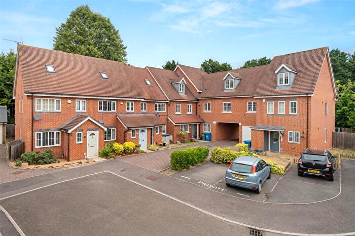 2 Bedroom Apartment For Sale In Alford Close, Sandhurst, Berkshire, GU47