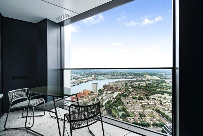 2 Bedroom Flat To Rent In Amory Tower, Marsh Wall, E14