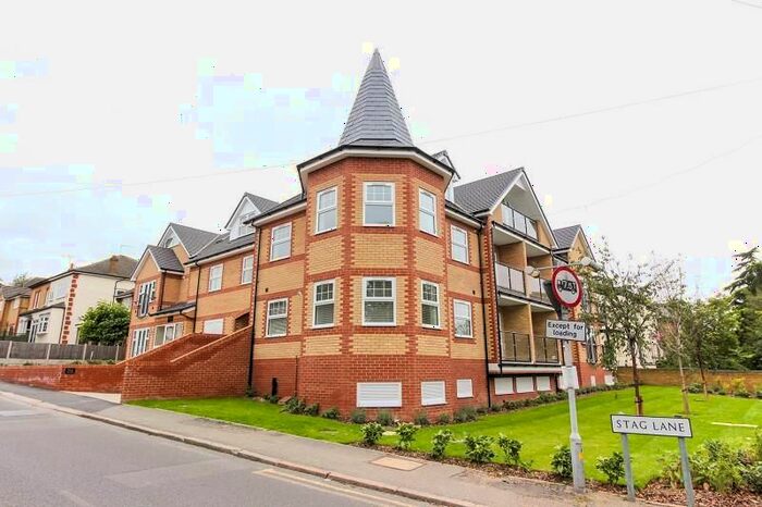 2 Bedroom Flat To Rent In Fawn Heights, Stag Lane, Buckhurst Hill, IG9