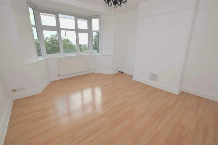 2 Bedroom Flat To Rent In East End Road, East Finchley, N2