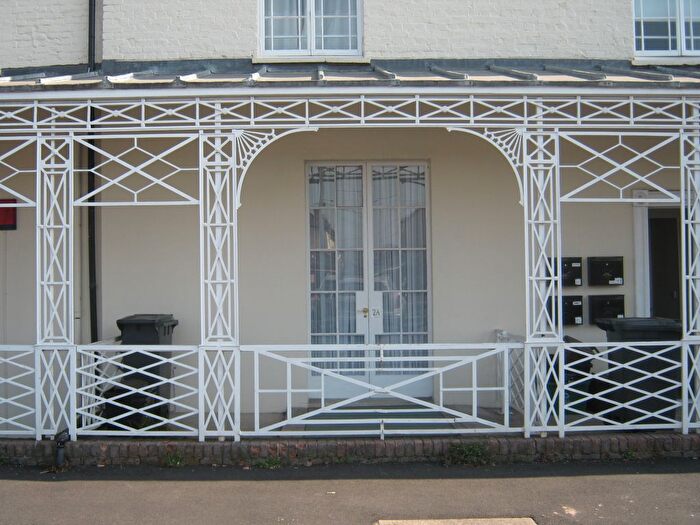 2 Bedroom Flat To Rent In Friarn Lawn, Bridgwater, TA6
