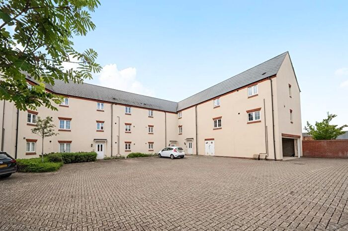 2 Bedroom Flat For Sale In Fontwell Road, Kingsmere, Bicester Oxfordshire, OX26