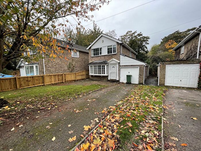 3 Bedroom Detached House To Rent In Asket Hill, Leeds, West Yorkshire, LS8