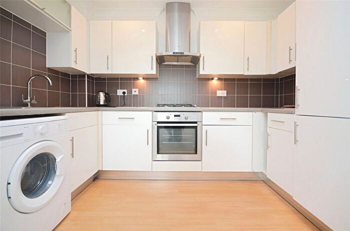2 Bedroom Flat To Rent In Oriel House, - London Road, Romford, RM7