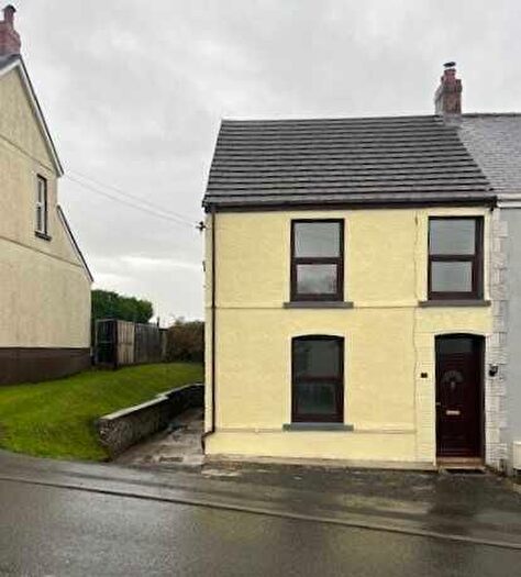 3 Bedroom Semi Detached House To Rent In Heol Y Banc, Bancffosfelen, Llanelli, SA15