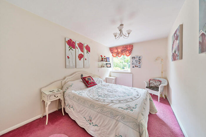 4 Bedroom Detached Bungalow For Sale In Waverley Road, Farnborough, GU14