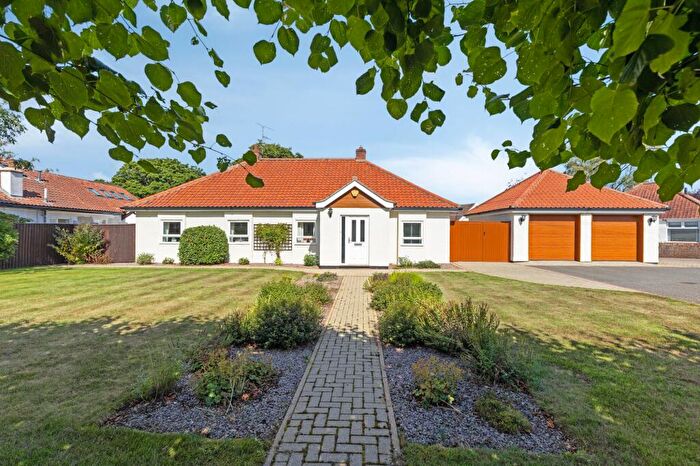 4 Bedroom Chalet For Sale In Chain Free In King's Lynn, PE30