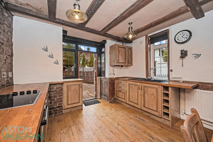 2 Bedroom Detached House To Rent In Cedars Gardens, Brighton, BN1