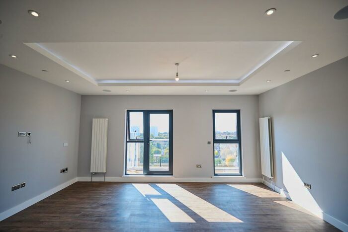 2 Bedroom Penthouse To Rent In Victoria Avenue, Southend-On-Sea, SS2
