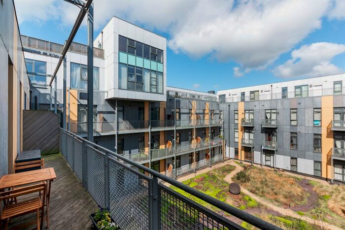 2 Bedroom Flat To Rent In The Drapery, Islington, N7