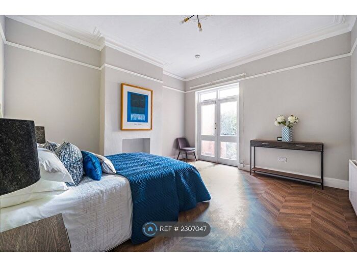 3 Bedroom Flat To Rent In Lordship Lane, London, SE22