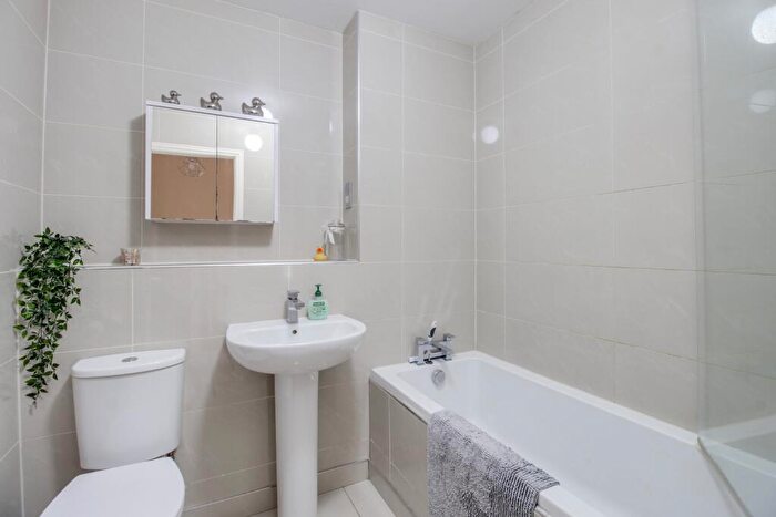 2 Bedroom Terraced House For Sale In Bushell Close, Leighton Buzzard, Bedfordshire, LU7