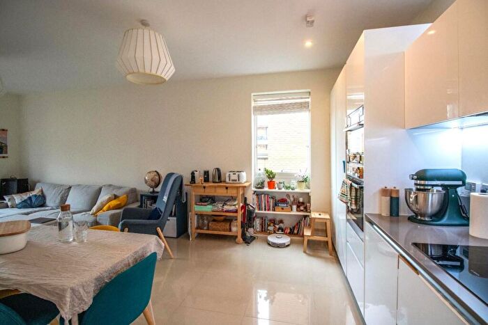2 Bedroom Apartment To Rent In Seekings Close, Trumpington, Cambridge, CB2