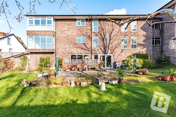 2 Bedroom Apartment For Sale In Portland Road, Gravesend, Kent, DA12