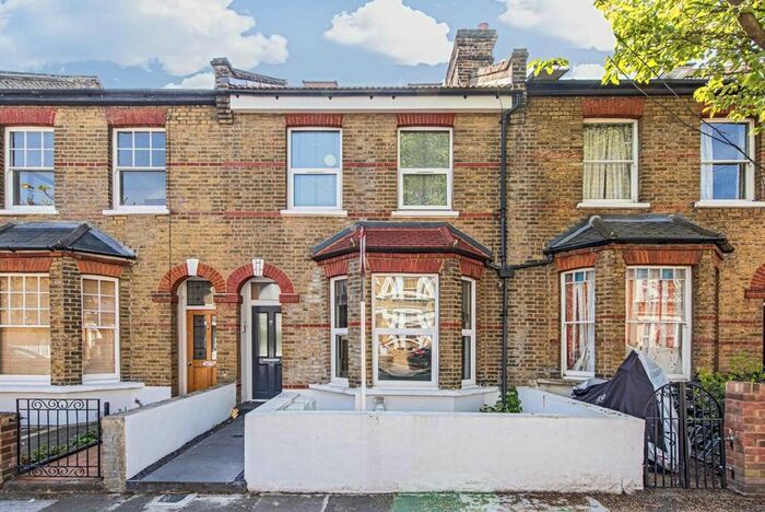 2 Bedroom Flat To Rent In Leythe Road, London, W3